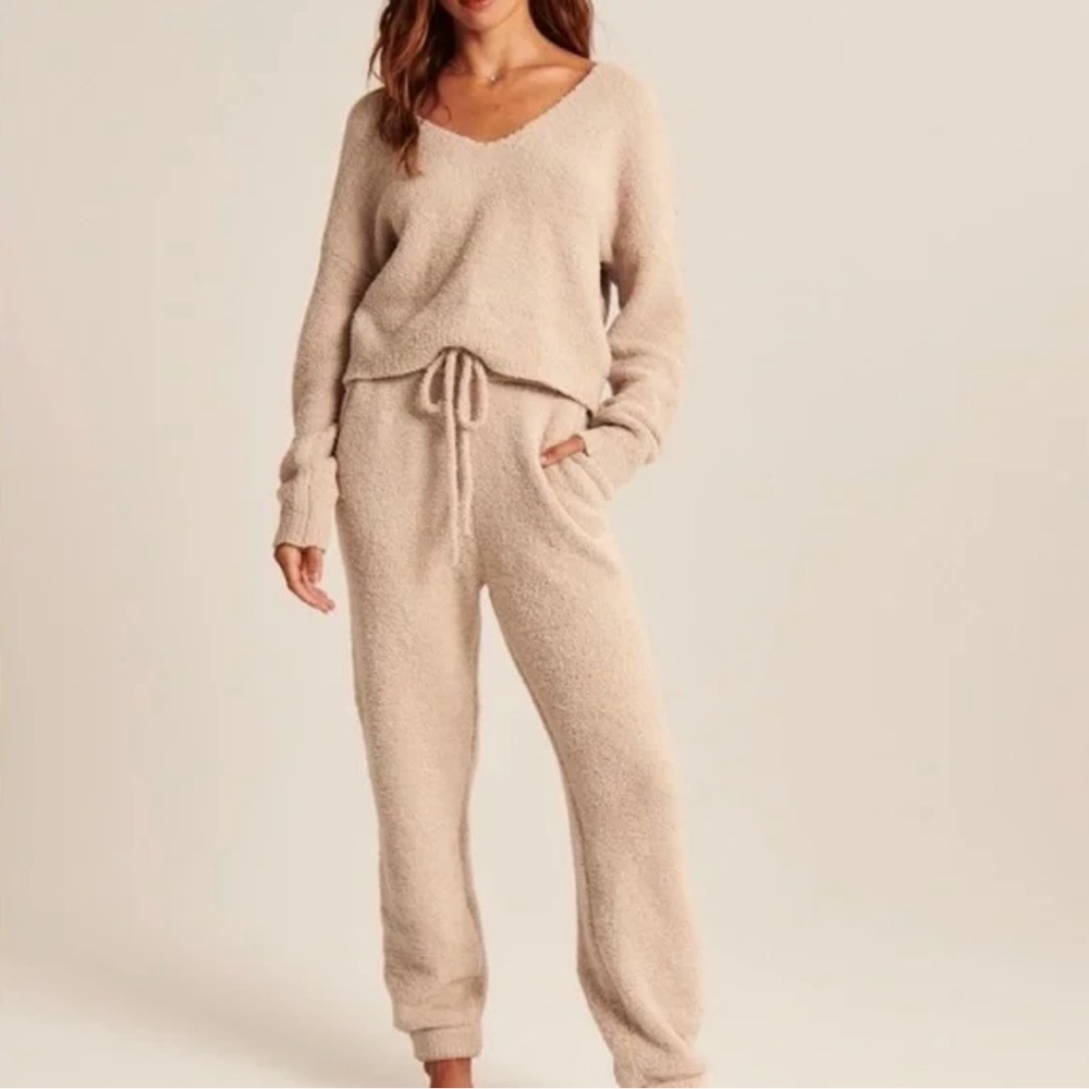 ABERCROMBIE tan cozy Sunday sherpa fluffy knit jogger